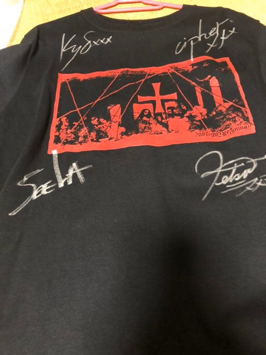 デランジェ サイン入りTシャツ