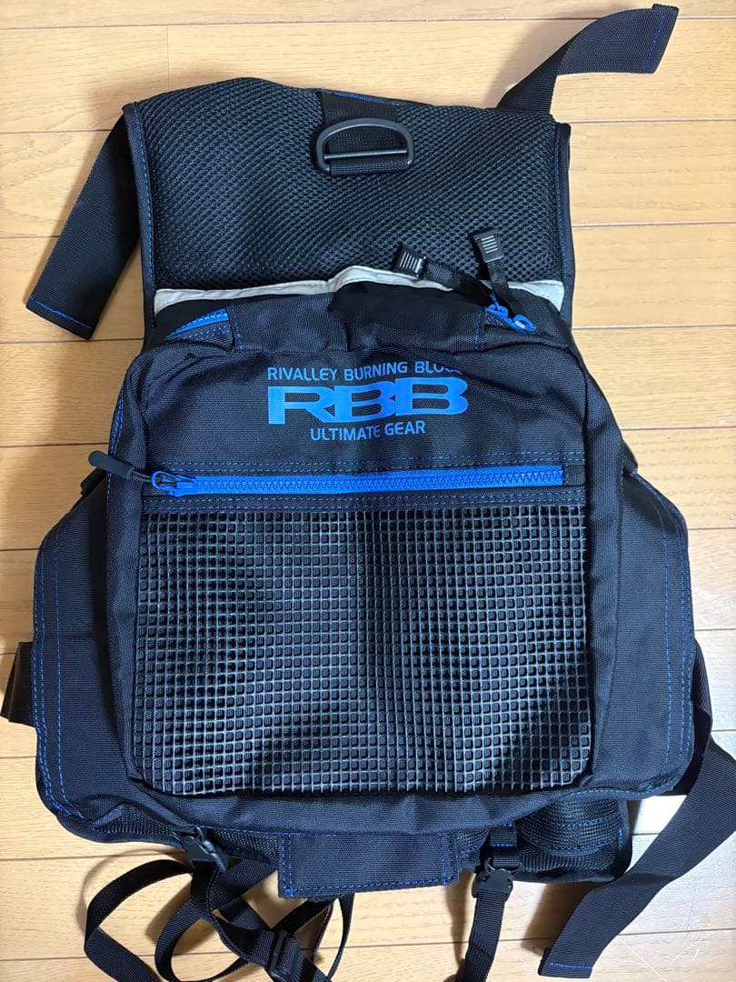 RB-B フィッシング用ライフジャケット 黒/青