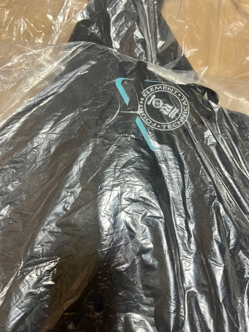 新品未使用品fourth element フォースエレメント7ミリウェットスーツ