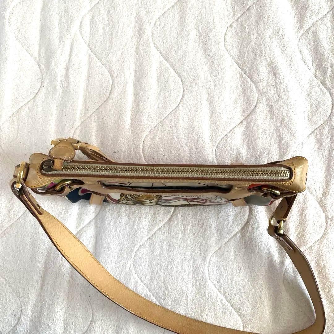 人気デザインSalvatore Ferragamo レオパード ショルダーバッグ