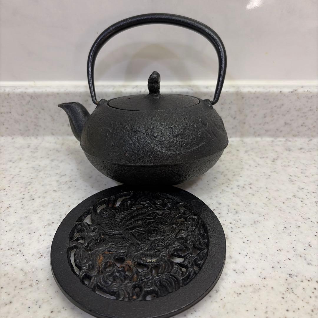 南部鉄器　波千鳥柄急須　と　鍋敷き　天女柄