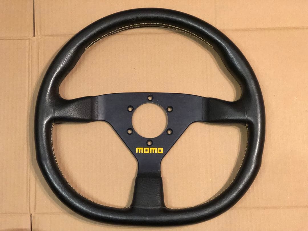 希少　MOMO ステアリング ヴェローチェレーシング D型 タイプ