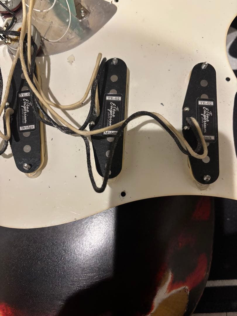 マルチレイヤー　ハードレリック　コンポーネントギター　ストラト　fender