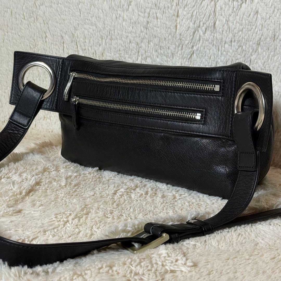極美 カワカワ kawa-kawa レザー ボディバッグ 斜めがけ 肩掛け 金具