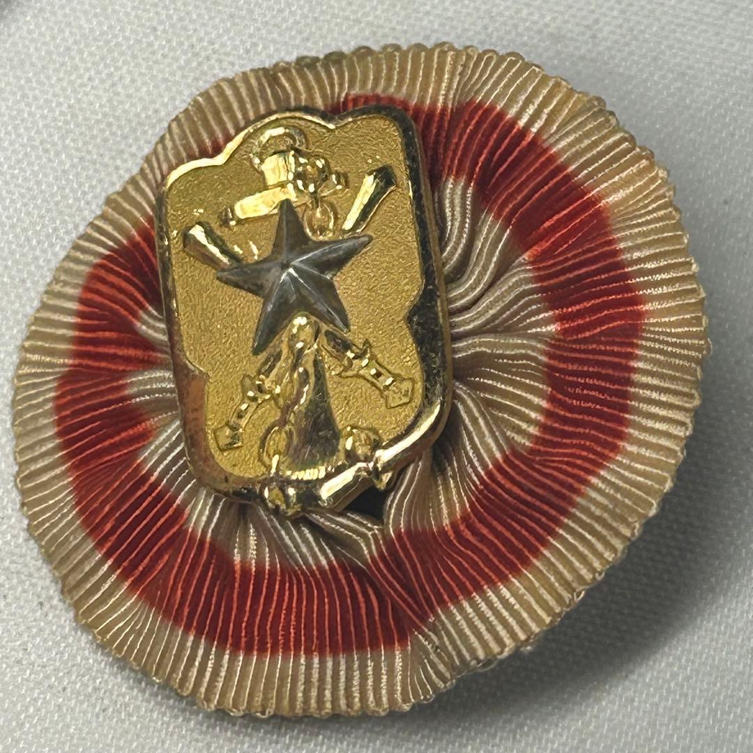 日本赤十字社 金色特別社員章メダル4枚　勲8等白色桐葉章　帝国在郷軍人会バッチ