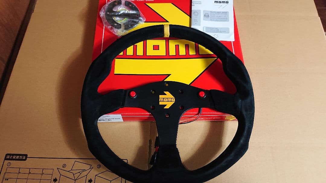 ［未使用品］momo ステアリング MOD.80EVO SUEDE