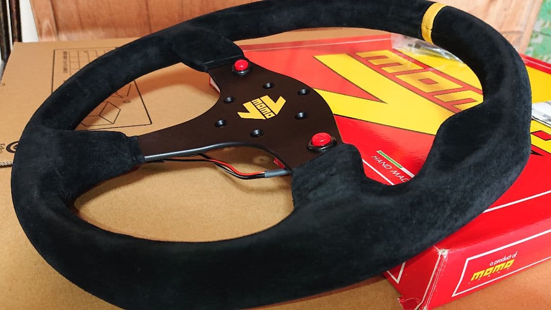 ［未使用品］momo ステアリング MOD.80EVO SUEDE