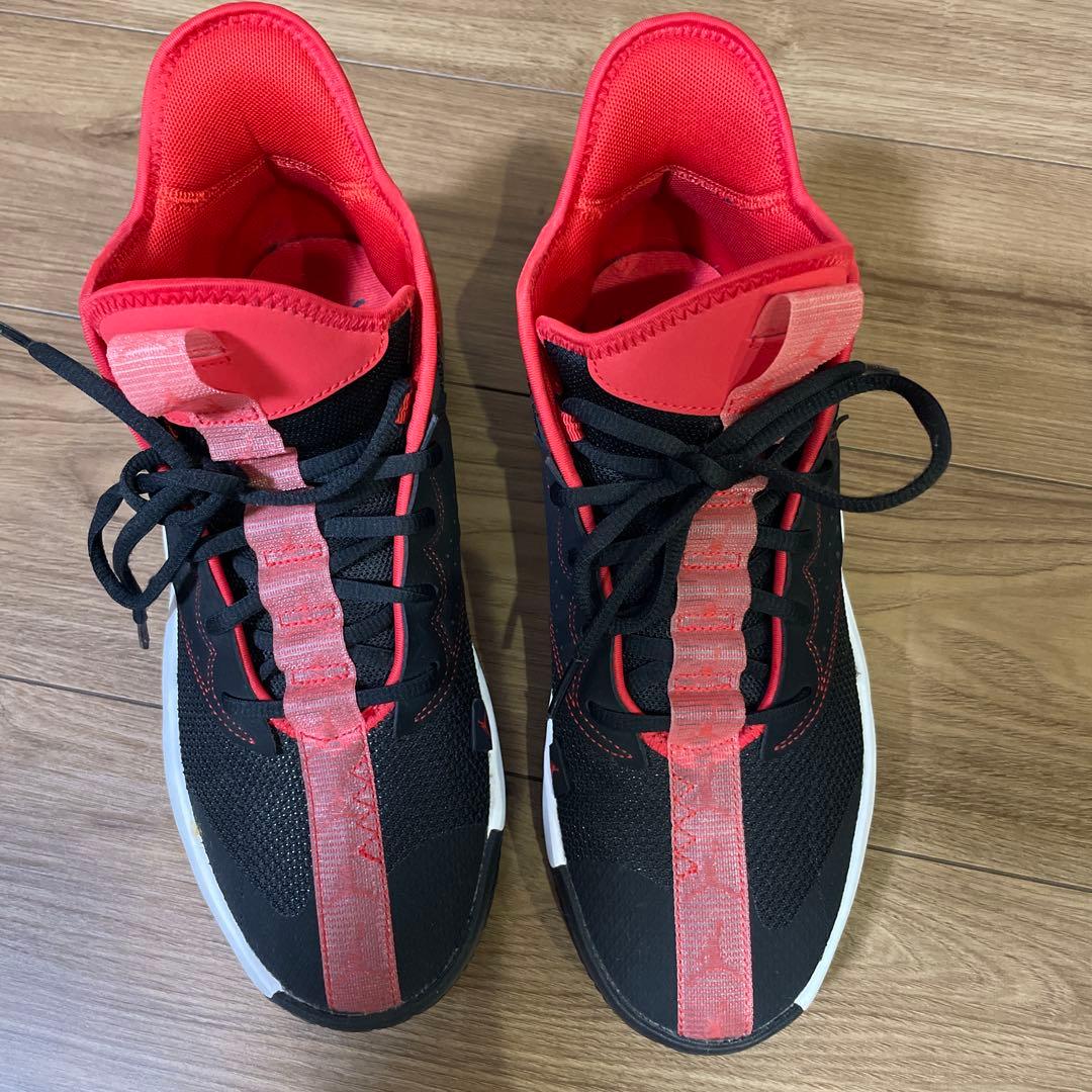 バスケットボールシューズ 黒/赤ジョーダン