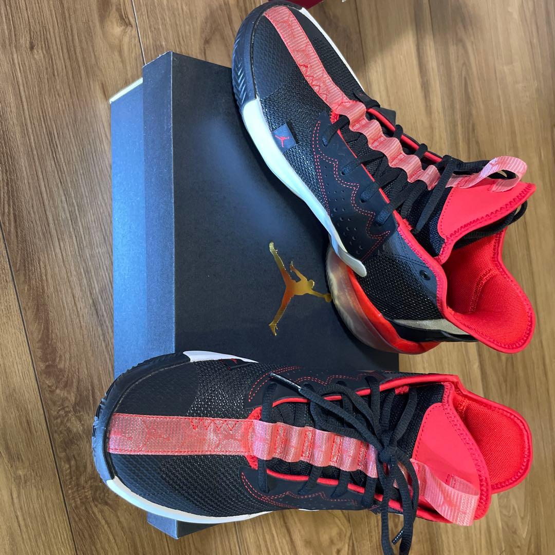 バスケットボールシューズ 黒/赤ジョーダン