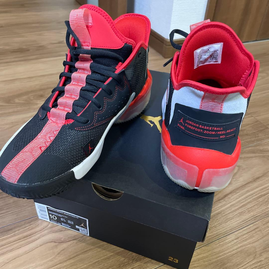 バスケットボールシューズ 黒/赤ジョーダン