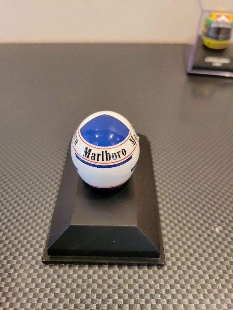 ミニチャンプス　1/8ヘルメット　アイルトンセナ　アラン、プロスト　ピンバッチ