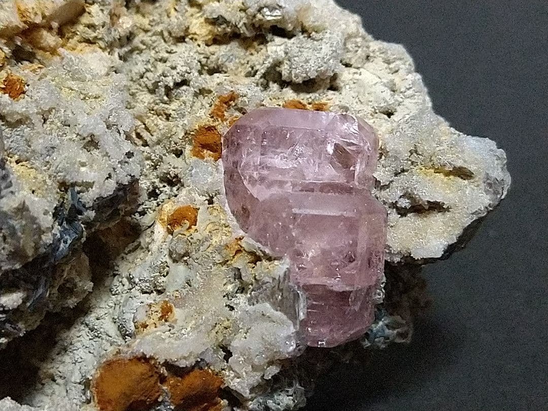 鉱物標本 ピンクアパタイト 燐灰石 パキスタン産 母岩付き 原石 大型標本