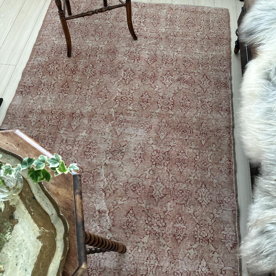 トルコ ヴィンテージラグ A95 レア人気柄 紋章 ピンクベージュ レッド