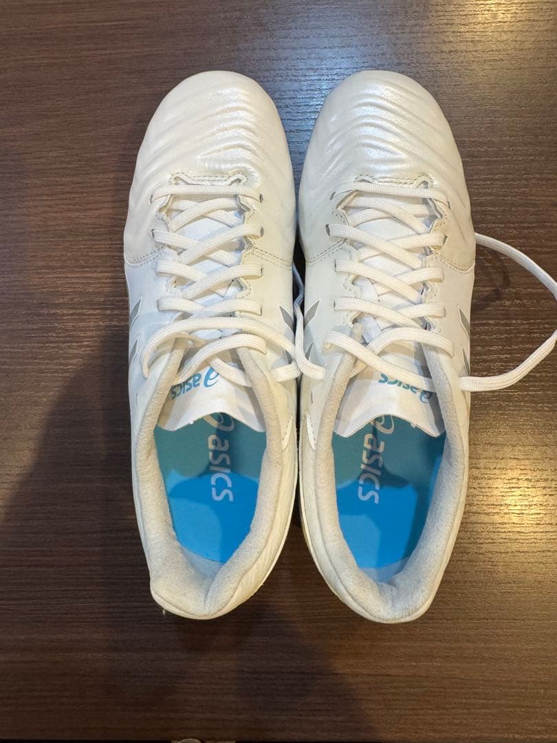 ASICS サッカーシューズ ホワイト