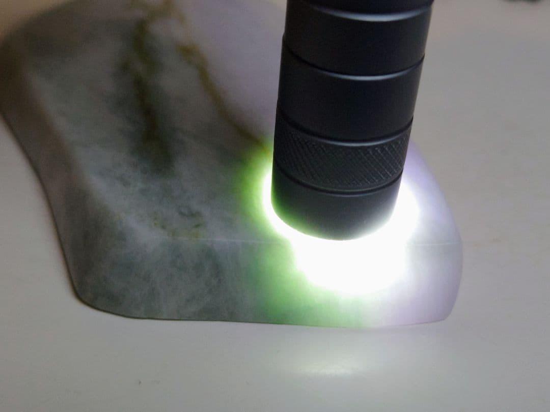 ラベ緑 282g 翡翠 ヒスイ 原石 鑑賞石 自然石 誕生石 鉱物 鉱石 水石