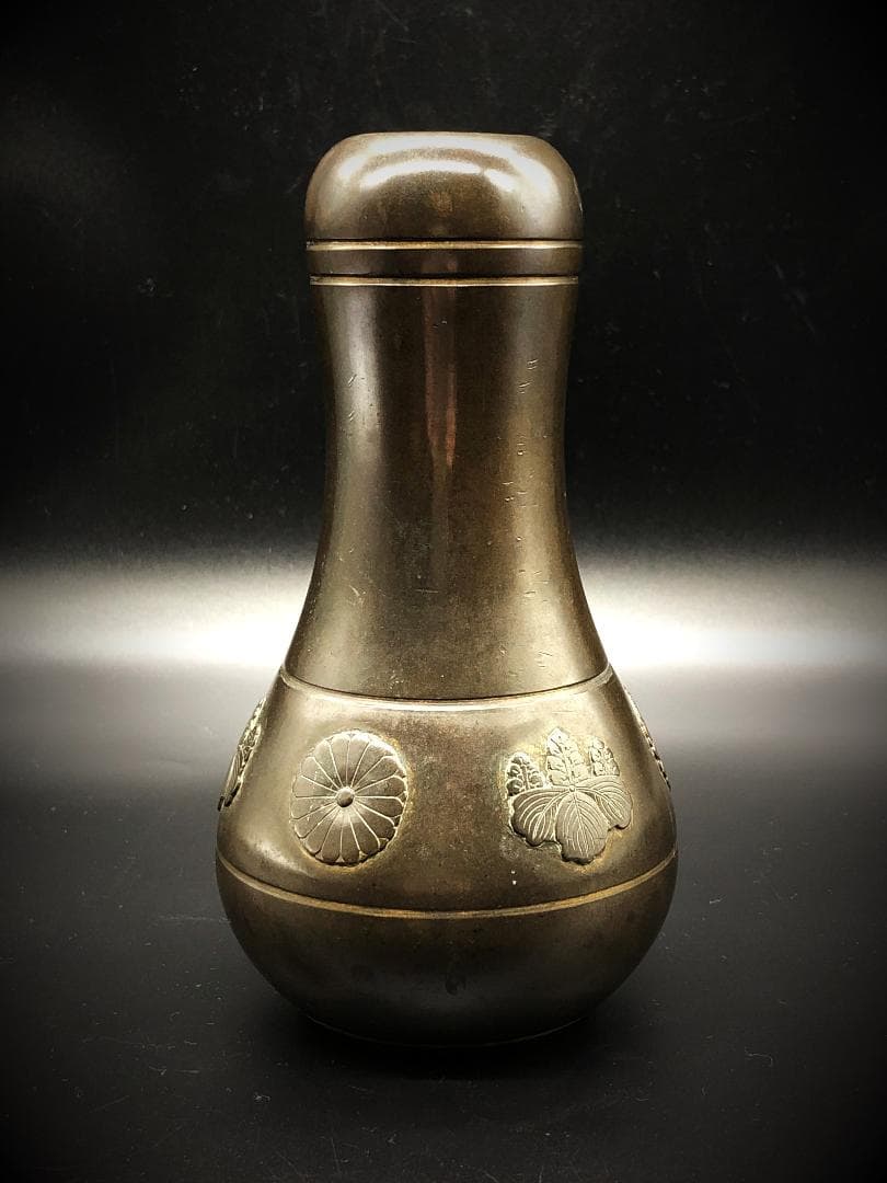 【 皇室献上茶道具 】 杓立　十六弁八重表菊・五七桐文　高肉手彫り