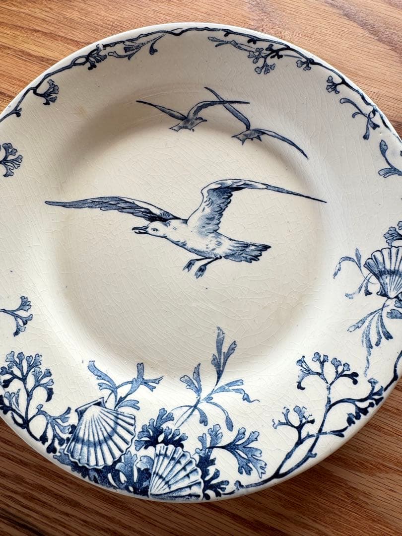 アンティーク　青い鳥と植物の模様の陶器皿