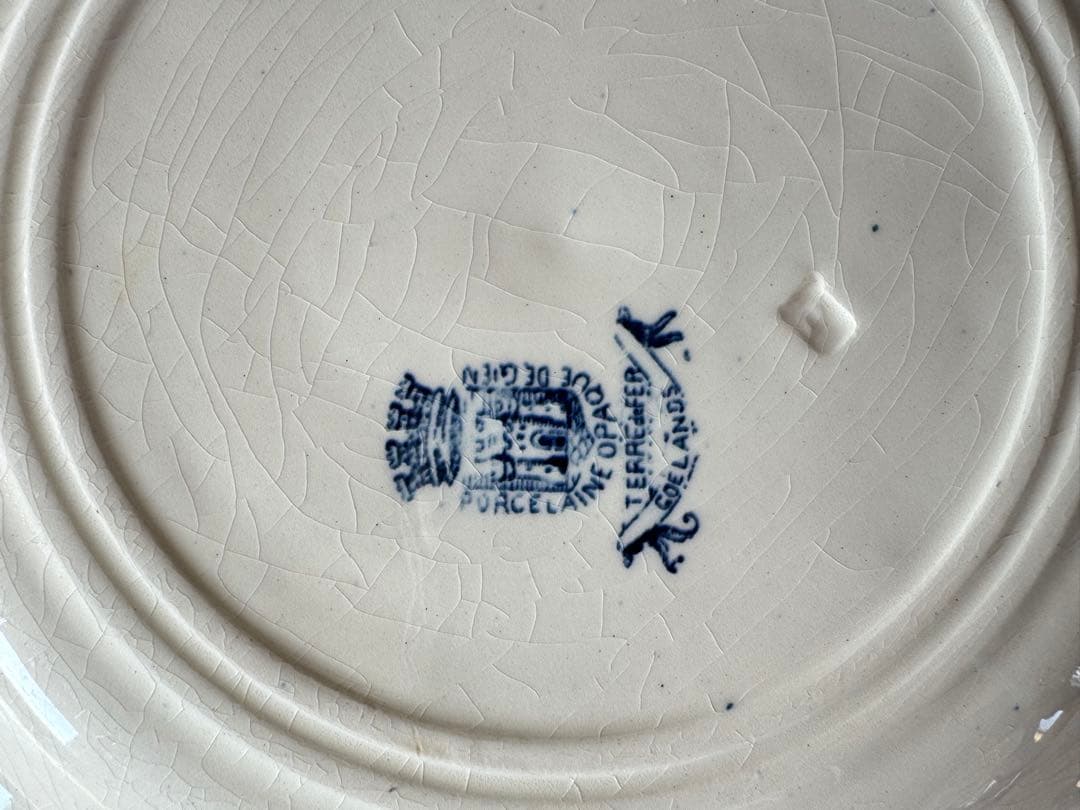 アンティーク　青い鳥と植物の模様の陶器皿