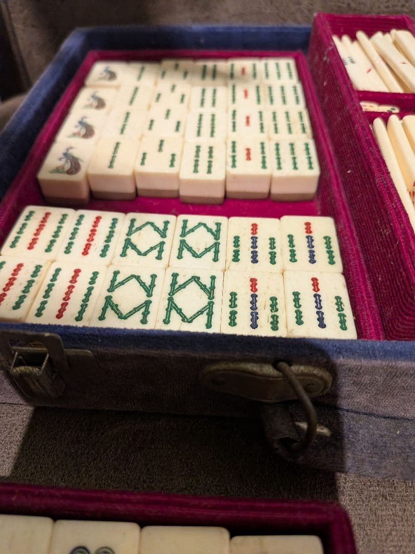 マージャン牌 戦中 手彫り麻雀牌 牛骨竹裏牌 希少牌 百塔 花牌 アリ溝 骨董