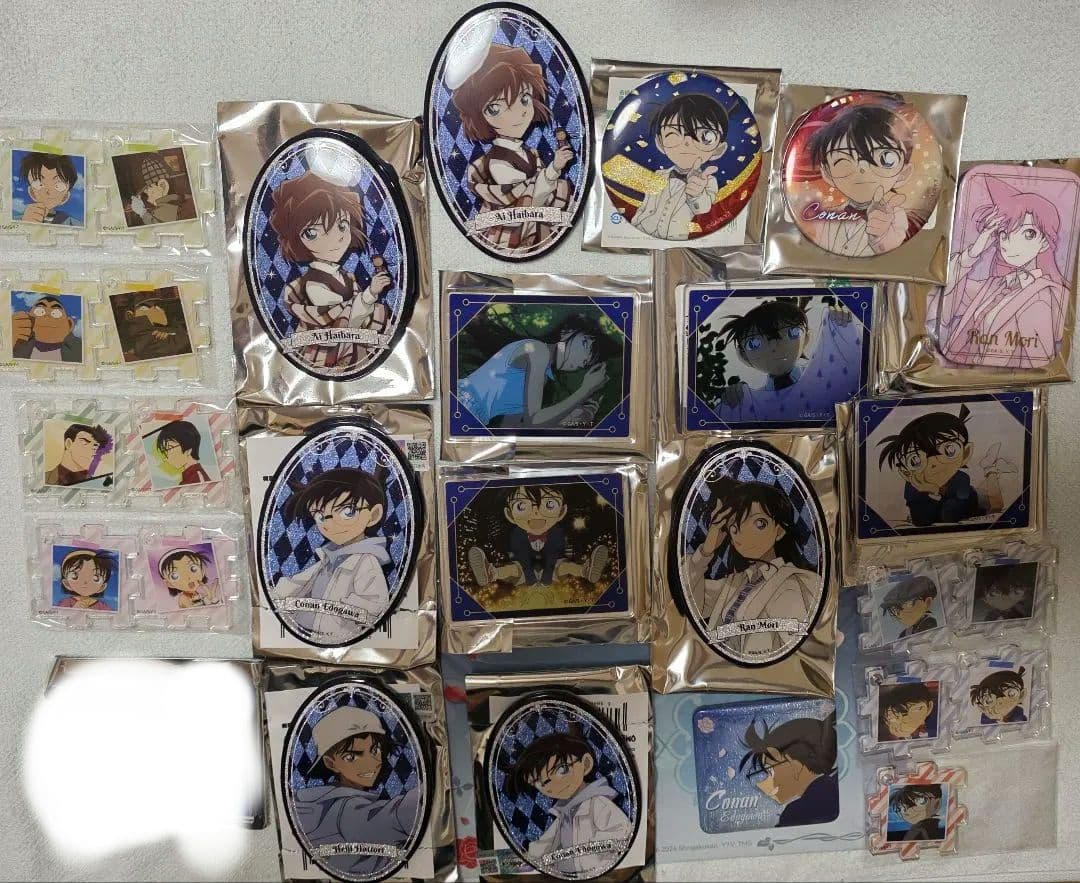 名探偵コナン　コナンランド　パズル　アクリルマグネット　缶バッジ　中国