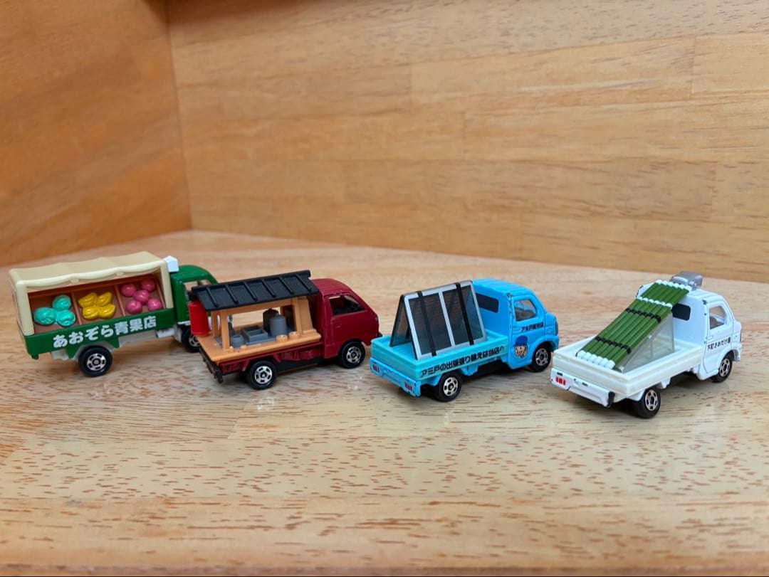 トミカミニカー どこか懐かしい街で見かけるくるまセット外箱あり タカラトミー
