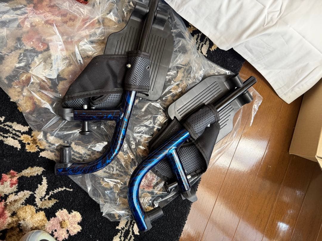 未使用　自走用　車椅子 背張調整　安全ベルト付き　引き取り限定