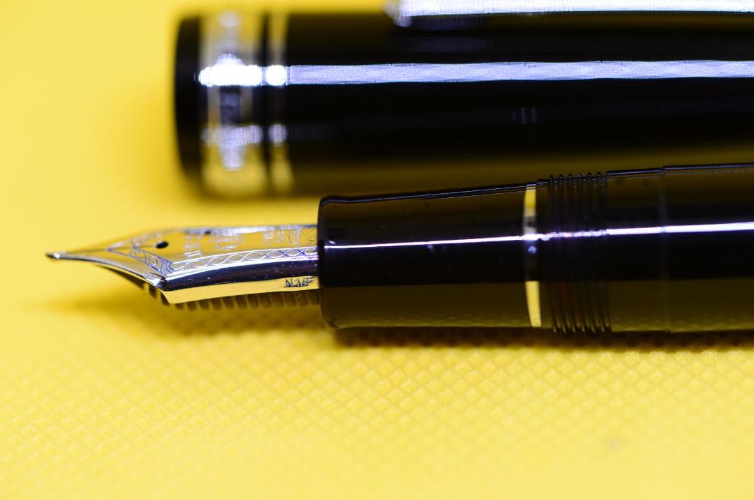 セーラー万年筆　プロフェッショナルギア　長刀研ぎ　中細字　(N-MF)