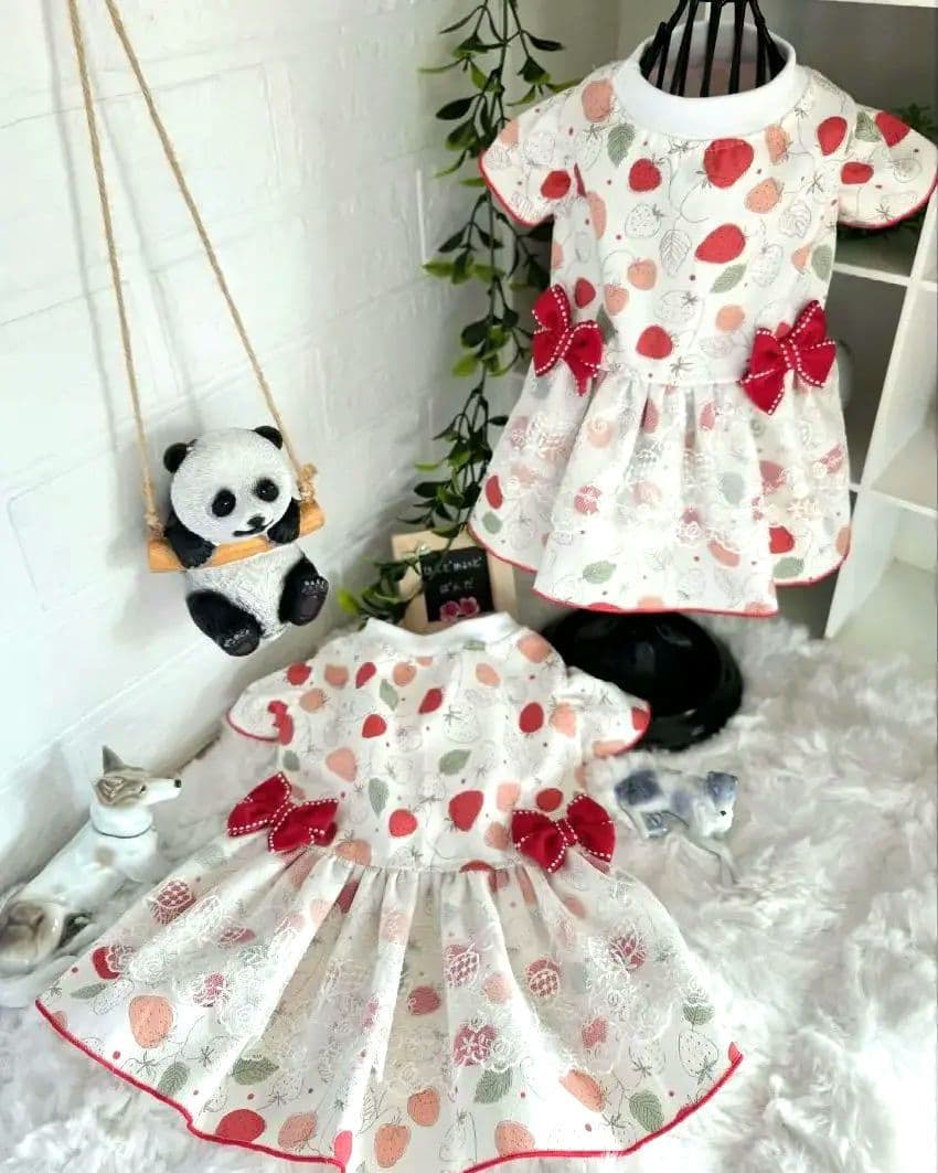 ハンドメイド犬服・シンプルベリー柄・ギャザーたっぷりエレガントワンピース