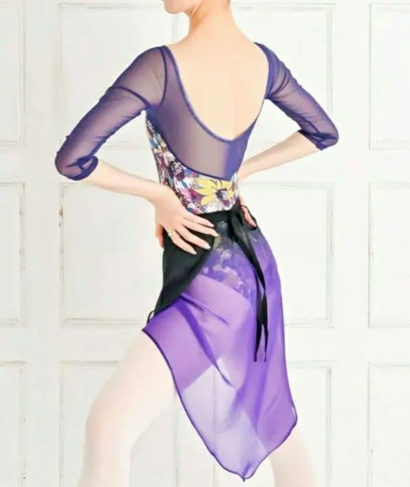 試着のみ　日本製　未使用　花柄長袖バレエレオタード Mサイズ