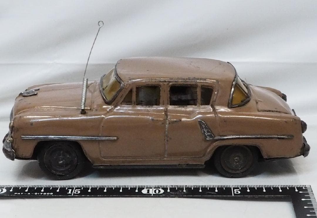 萬代屋【初代トヨペット クラウン薄茶】ブリキtin toy car自動車【箱無】