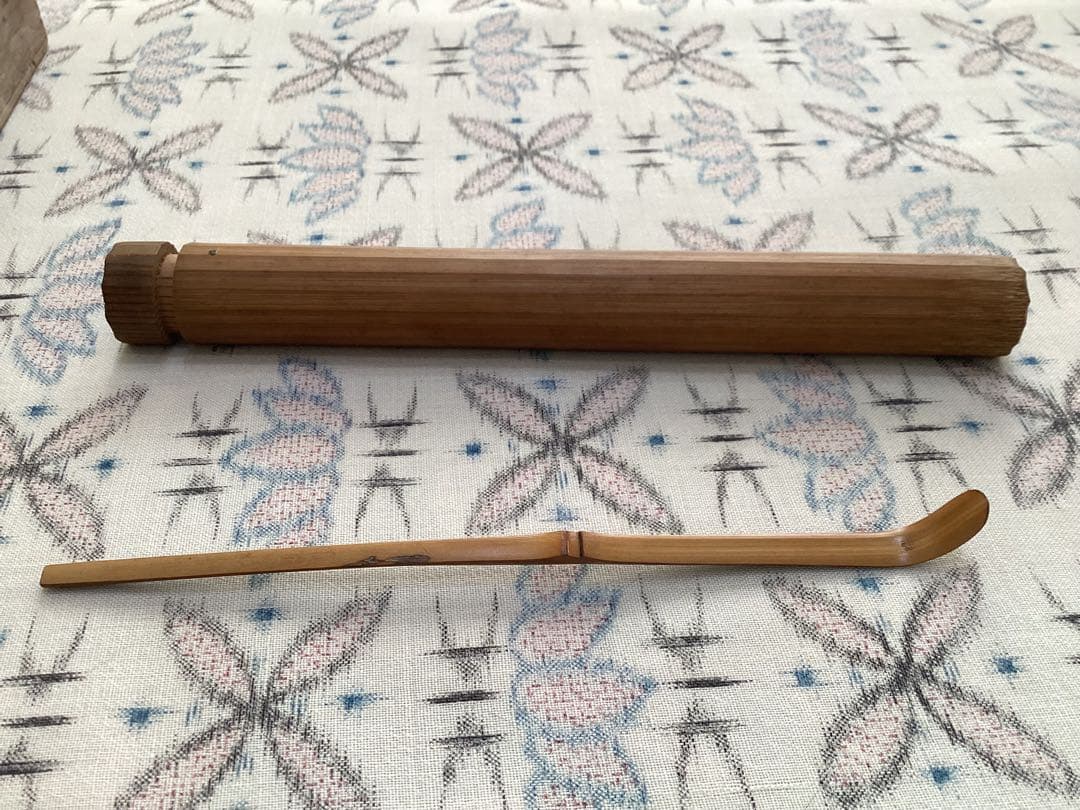 茶道具　銘入り竹製茶杓入れと竹製茶杓・木箱セット　昭和レトロ
