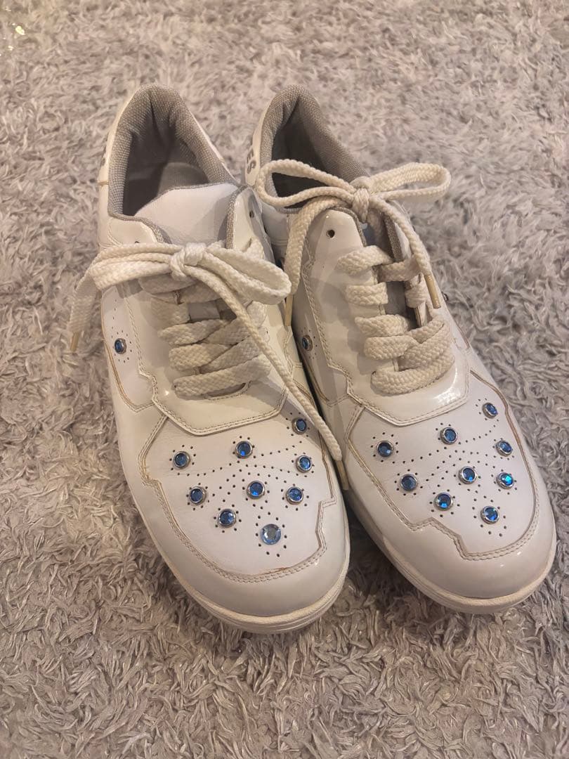 パーリーゲイツ　ホワイト ゴルフシューズ 青いストーン付き