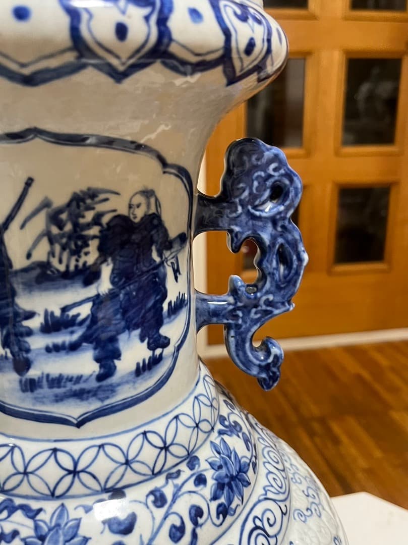 中国美術 清朝清代 青花刀馬人物図紋瓶 美品 陶磁器 装飾品 工芸品 美術品