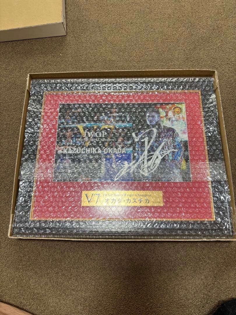 AEW (元新日本プロレス)　オカダ・カズチカ　直筆サイン入りフォトフレーム