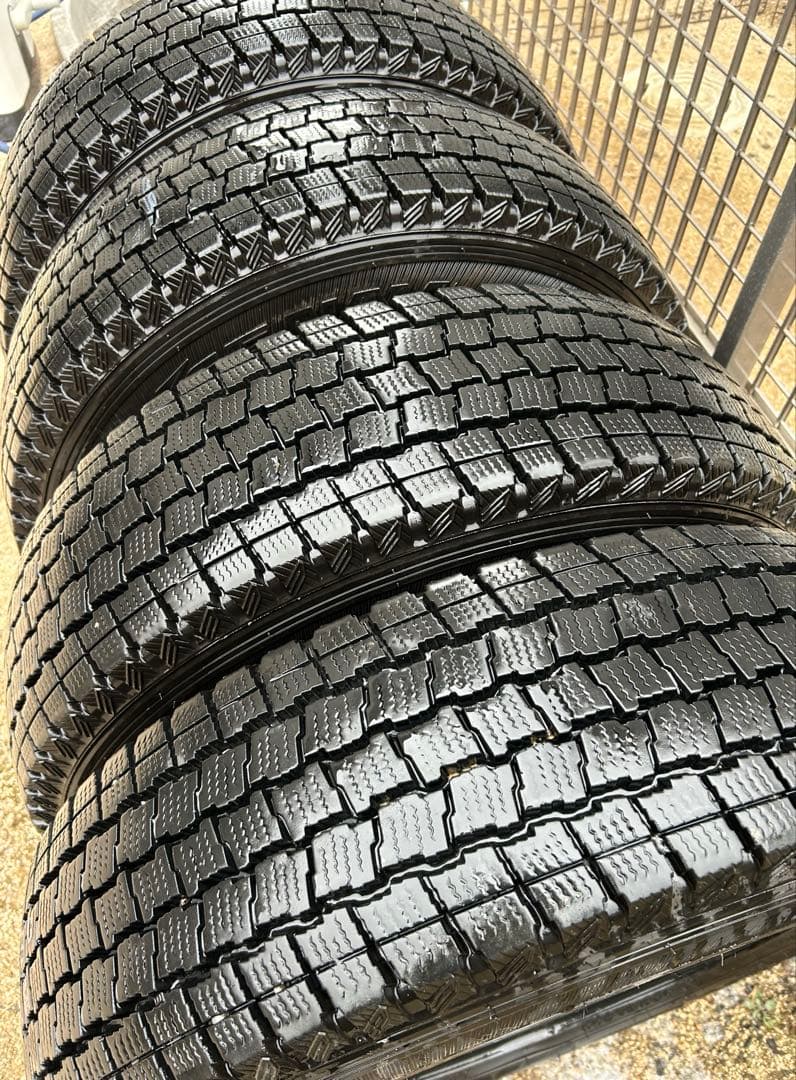 【送料込】スタッドレス ハイエース用 状態良好15インチ ホイール付4本セット！