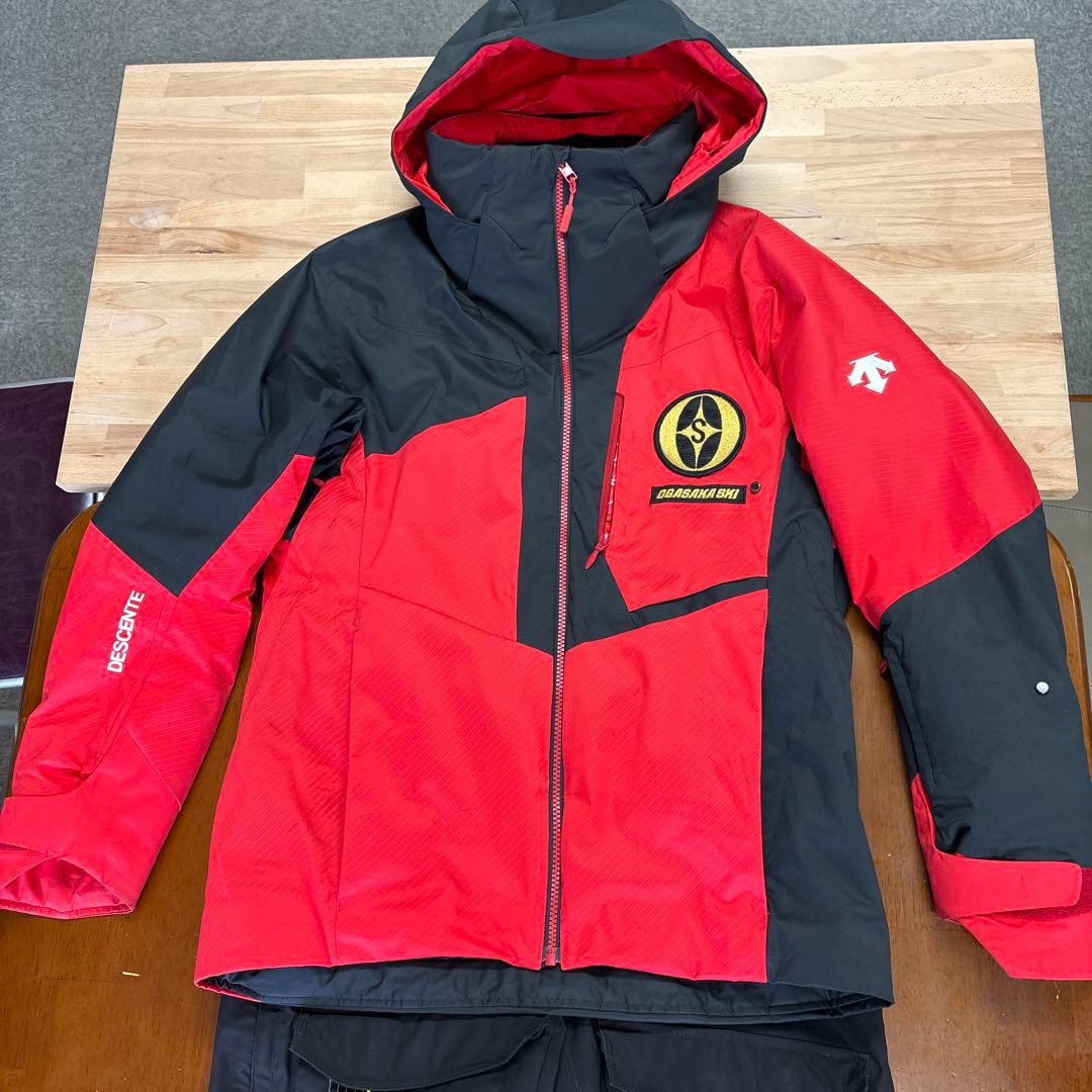 お彼岸、週末大特価　オガサカ赤と黒のスキーウェア上下