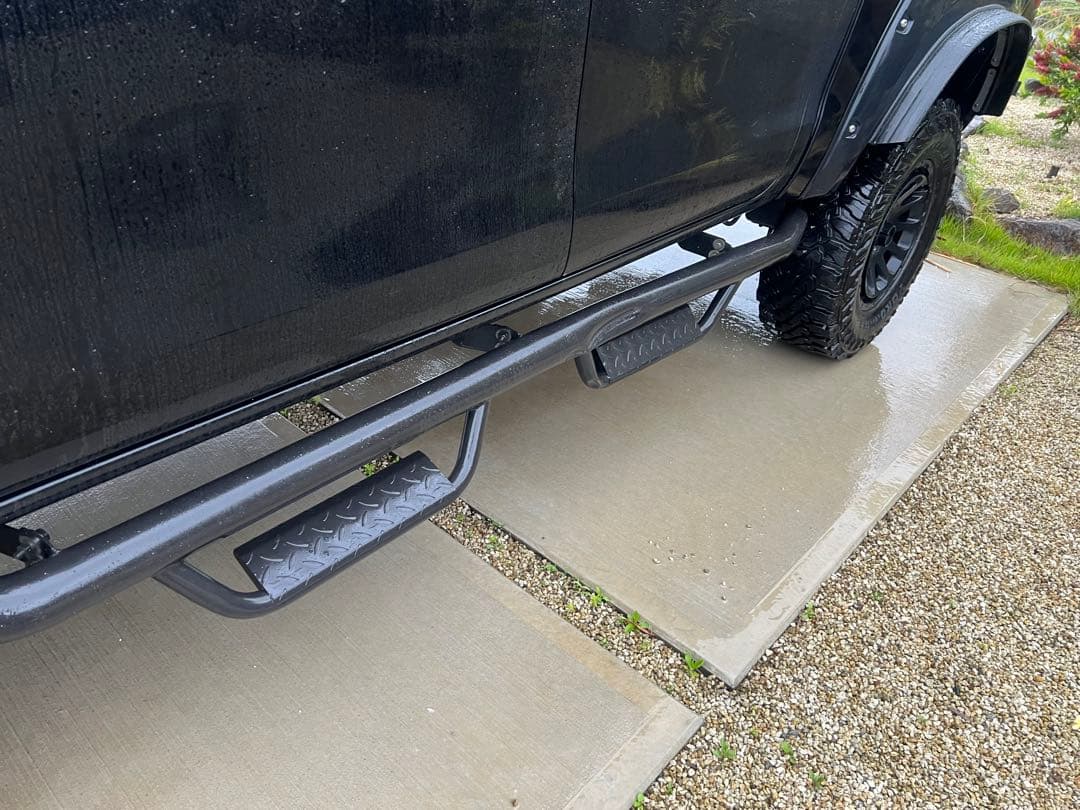 ハイラックス　スチール製サイドステップ