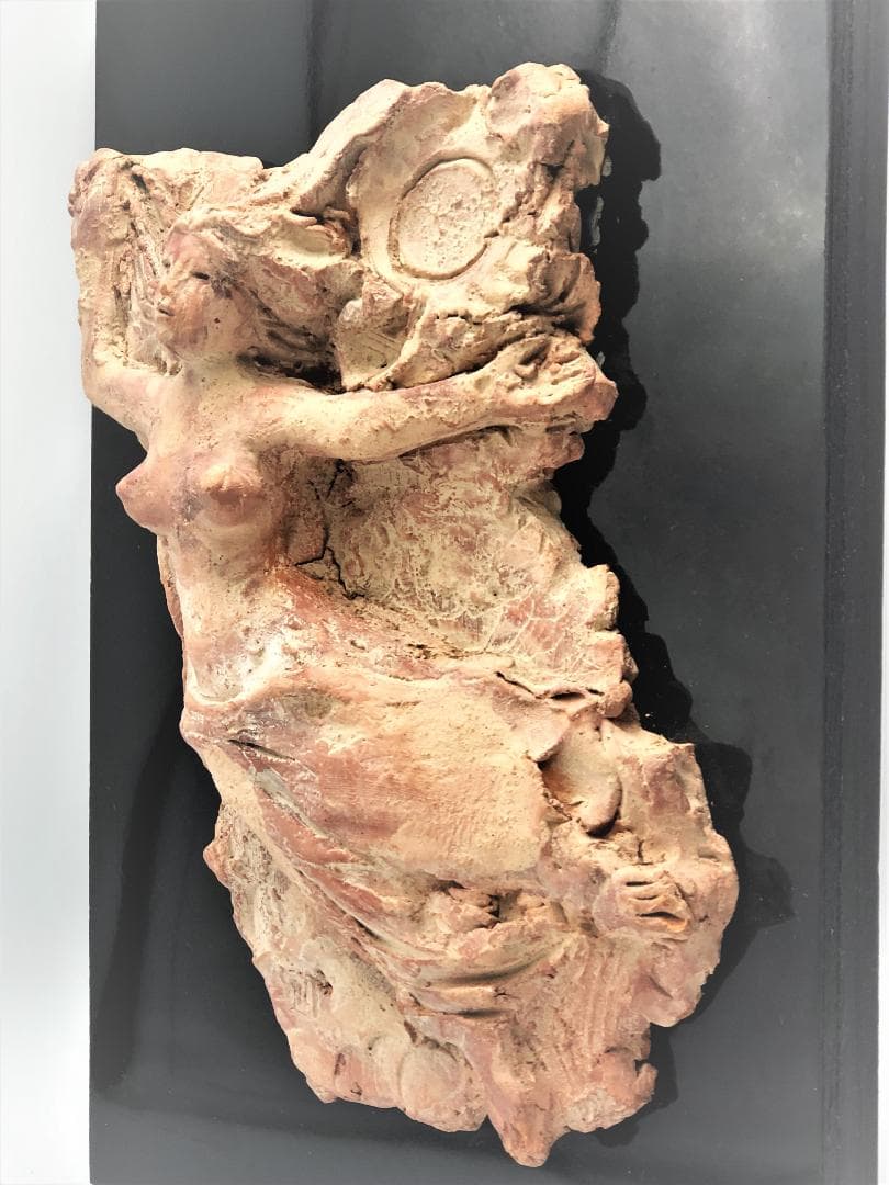 【 川田清 作「雲と遊ぶエリナ」】　昭和47年（1972）　テラコッタ