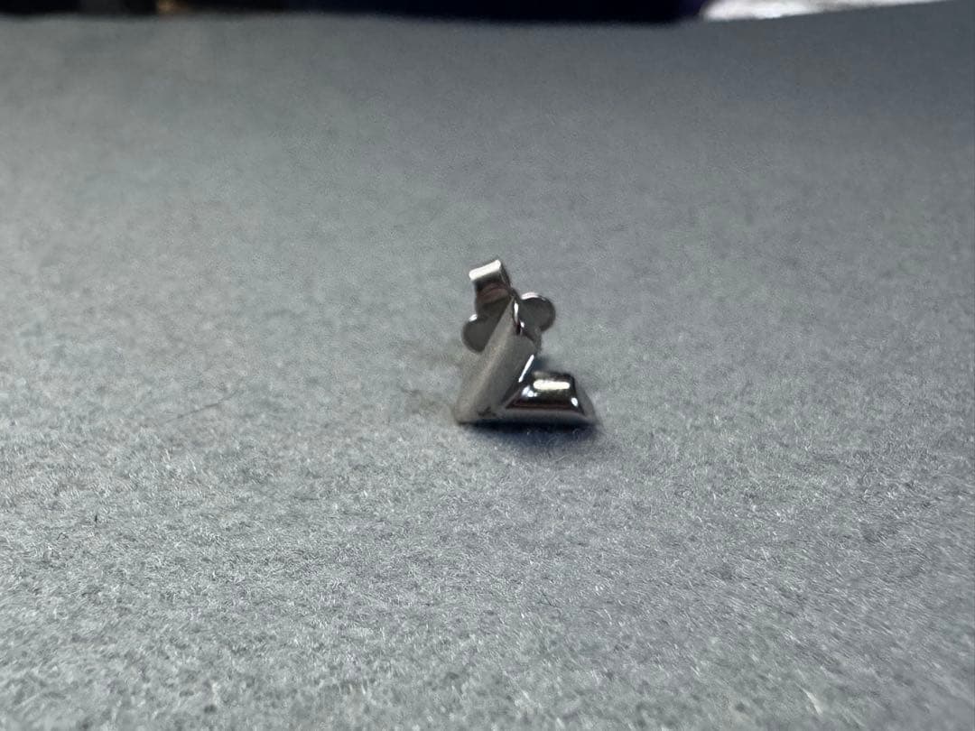 LOUIS VUITTON ピアス・エセンシャル V