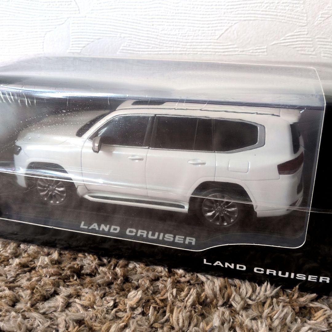ランドクルーザー300 ミニカー1/30 外装フィルム付き完全未開封
