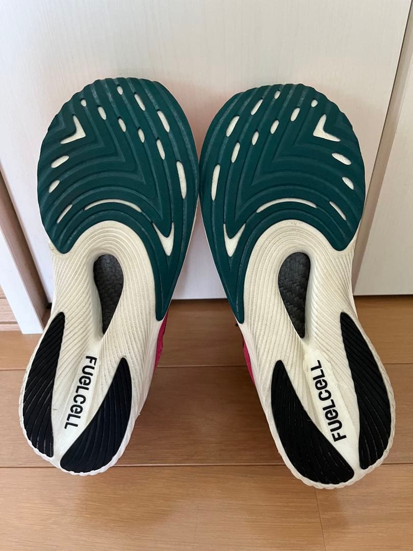 ニューバランス　フューエルセルRCエリートV2　27.5 2Ｅ