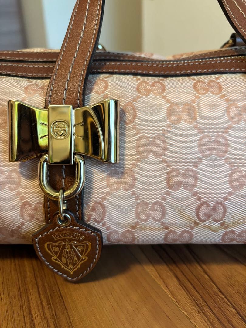 松木ホロみ　グッチ　GUCCI ミニボストンバッグ　ピンク　バッグ　リボン