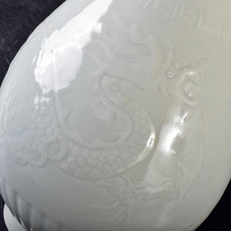 中国　影青　青白磁　陽刻　雲龍文　蒜口瓶　高さ約31㎝　M　R7918B