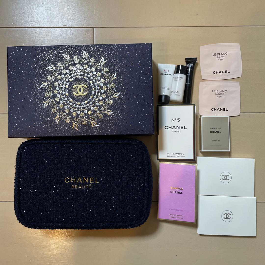 CHANEL 2025 クリスマスコフレ ポーチ 新品未使用、サンプル多数