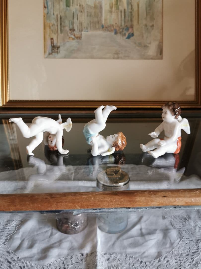 アンティークドイツドイツポーセリンでんぐり返し子供天使 フィギュリン ３体セット