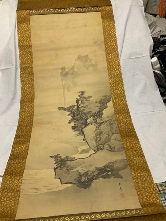 掛け軸2本と家紋付タペストリー