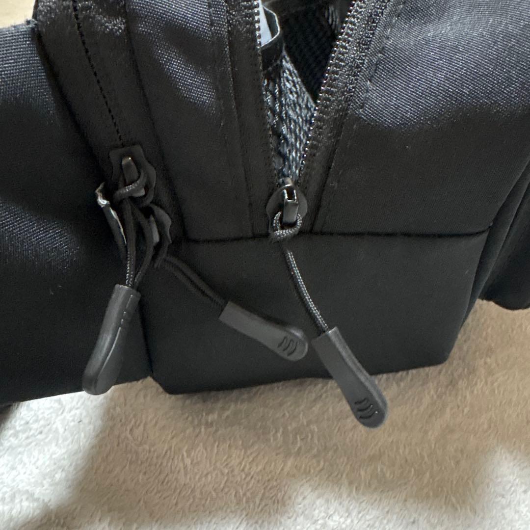 POMULU ポムル ヒップシート ショルダーバッグ スリング ブラック 黒