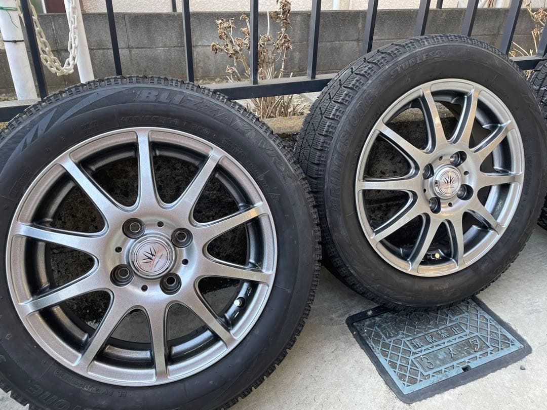 早いもの勝ち‼️美品‼️BLIZZAK VRXスタッドレスタイヤ