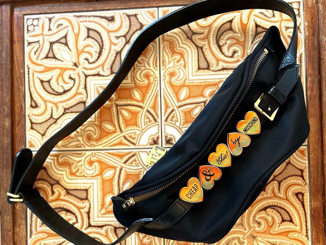Moschinoモスキーノハートチャーム ボディバッグ　レトロ　ヴィンテージ古着