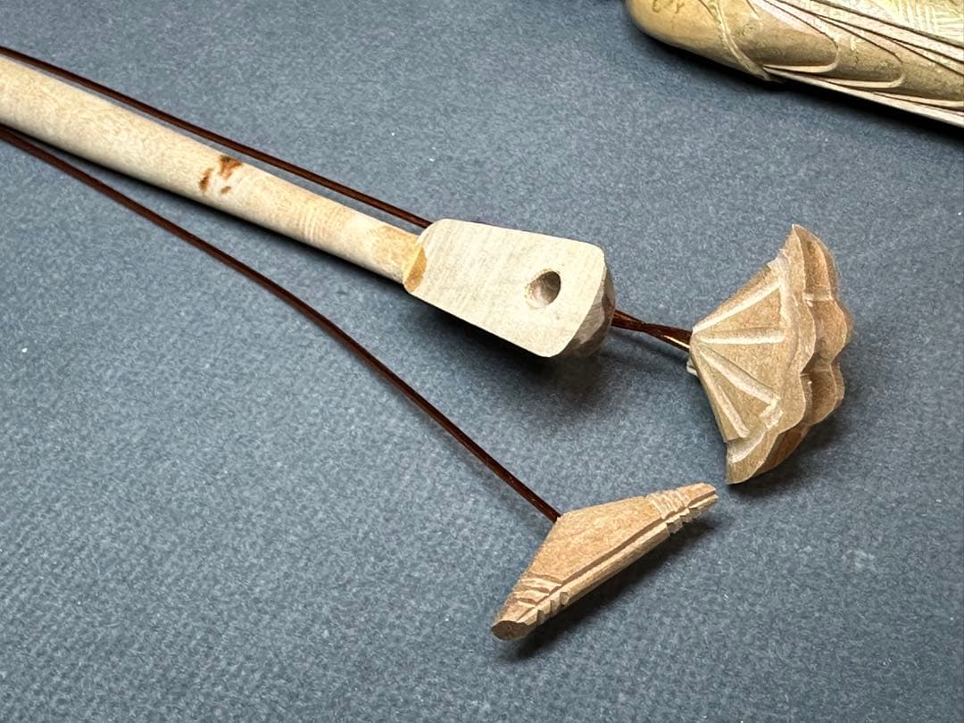 白檀　金泥書　丹型阿弥陀如来　4.5寸 六角ケマン台　木彫り　仏像アンティーク